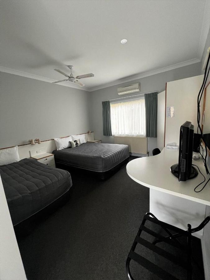 Tumbarumba Motel & Elms Restaurant Екстер'єр фото