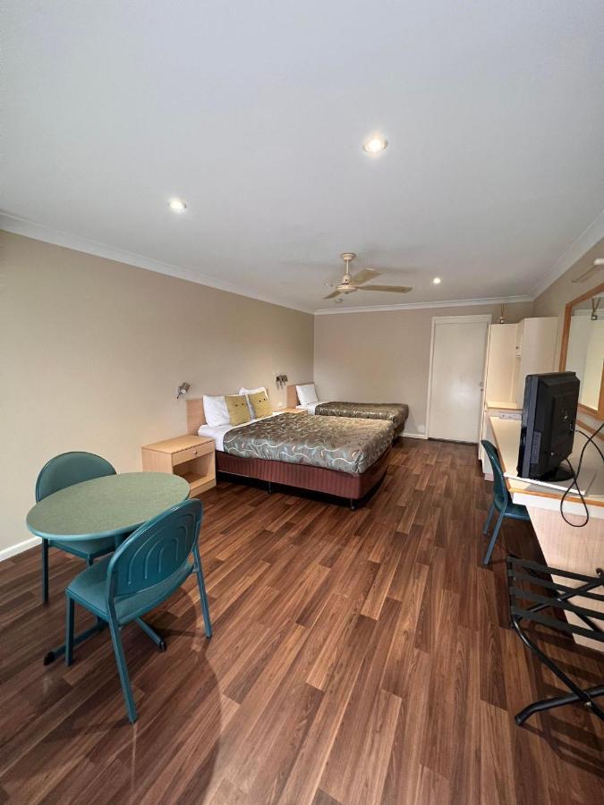 Tumbarumba Motel & Elms Restaurant Екстер'єр фото