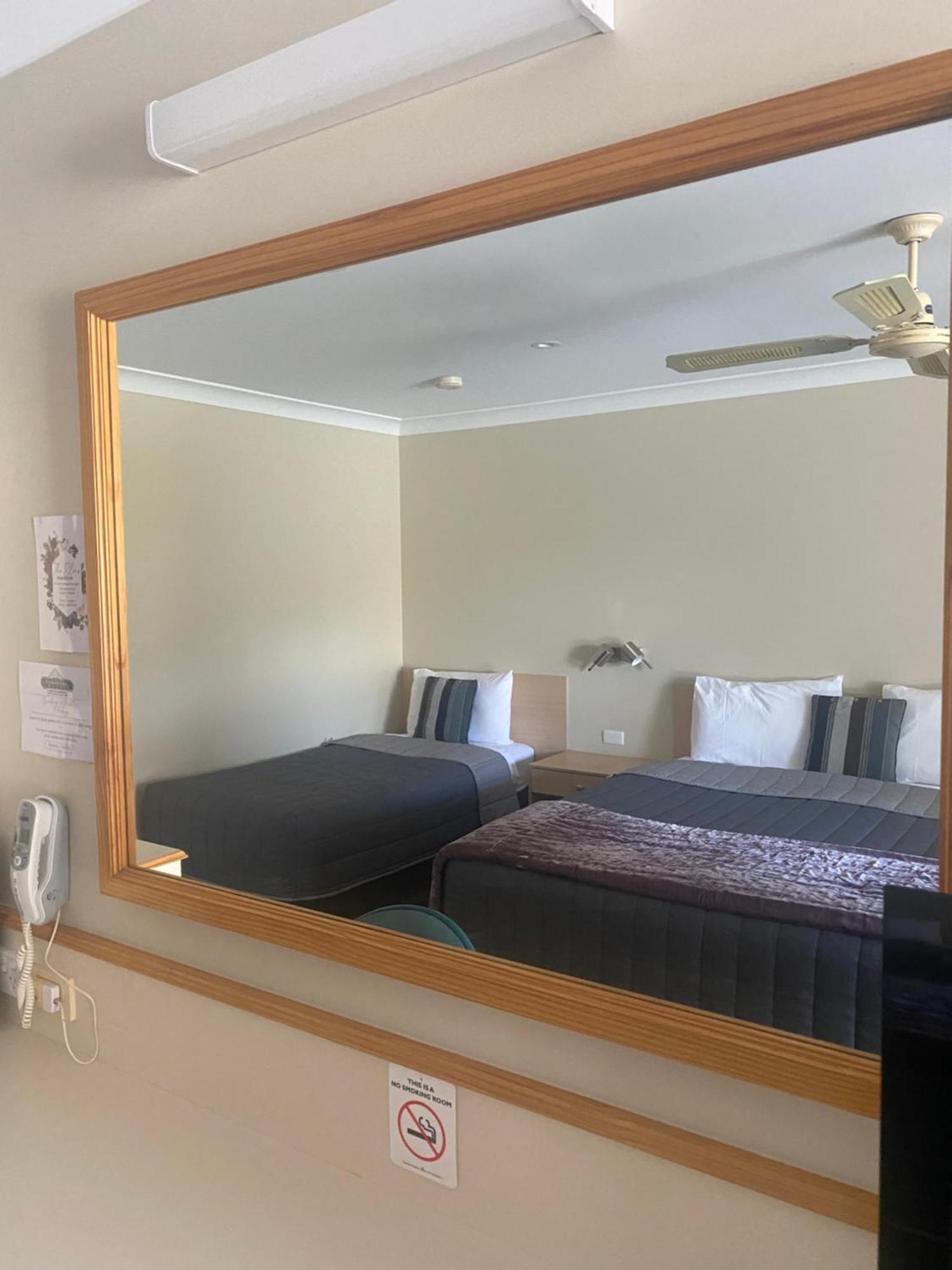 Tumbarumba Motel & Elms Restaurant Екстер'єр фото
