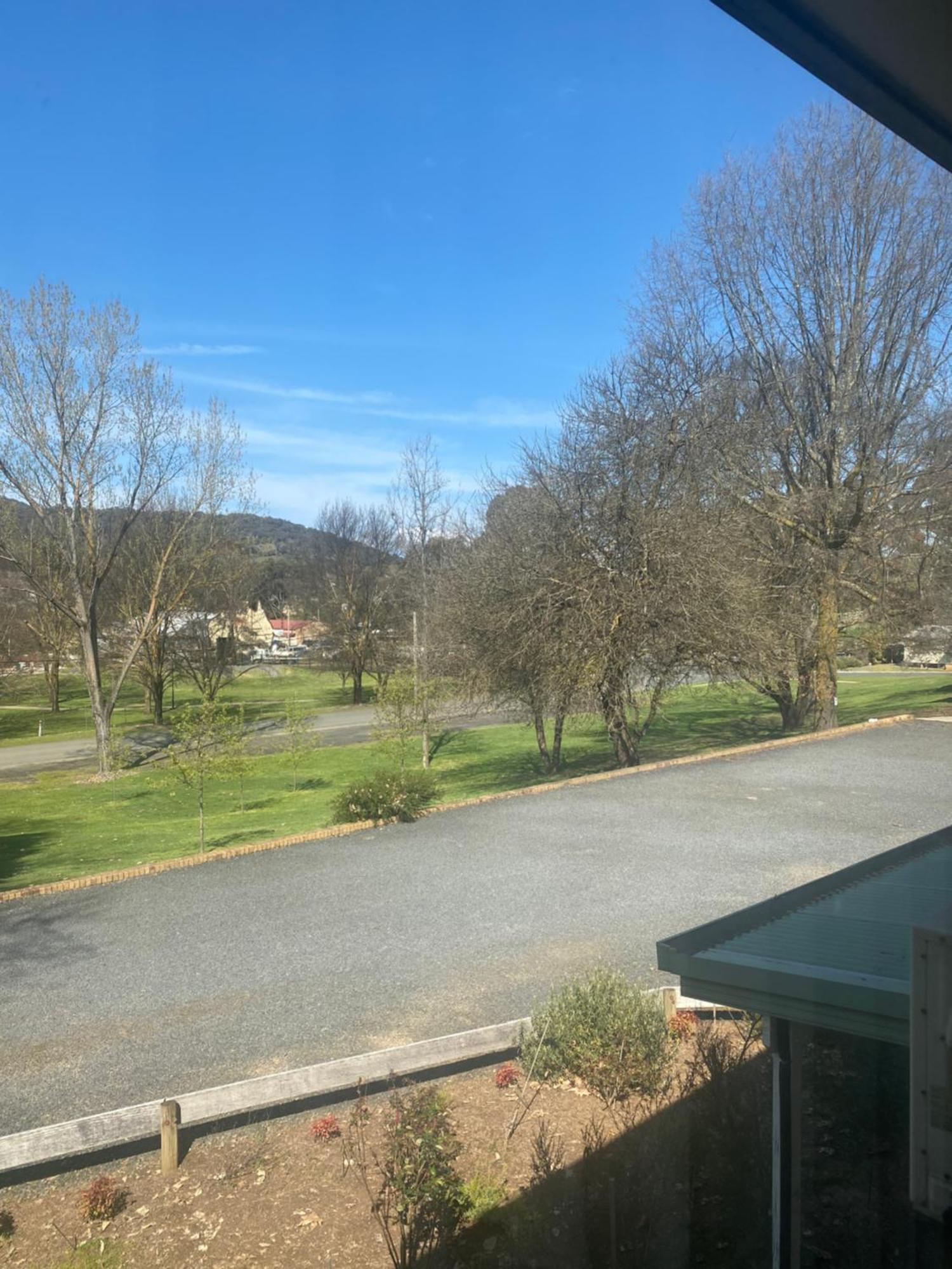 Tumbarumba Motel & Elms Restaurant Екстер'єр фото