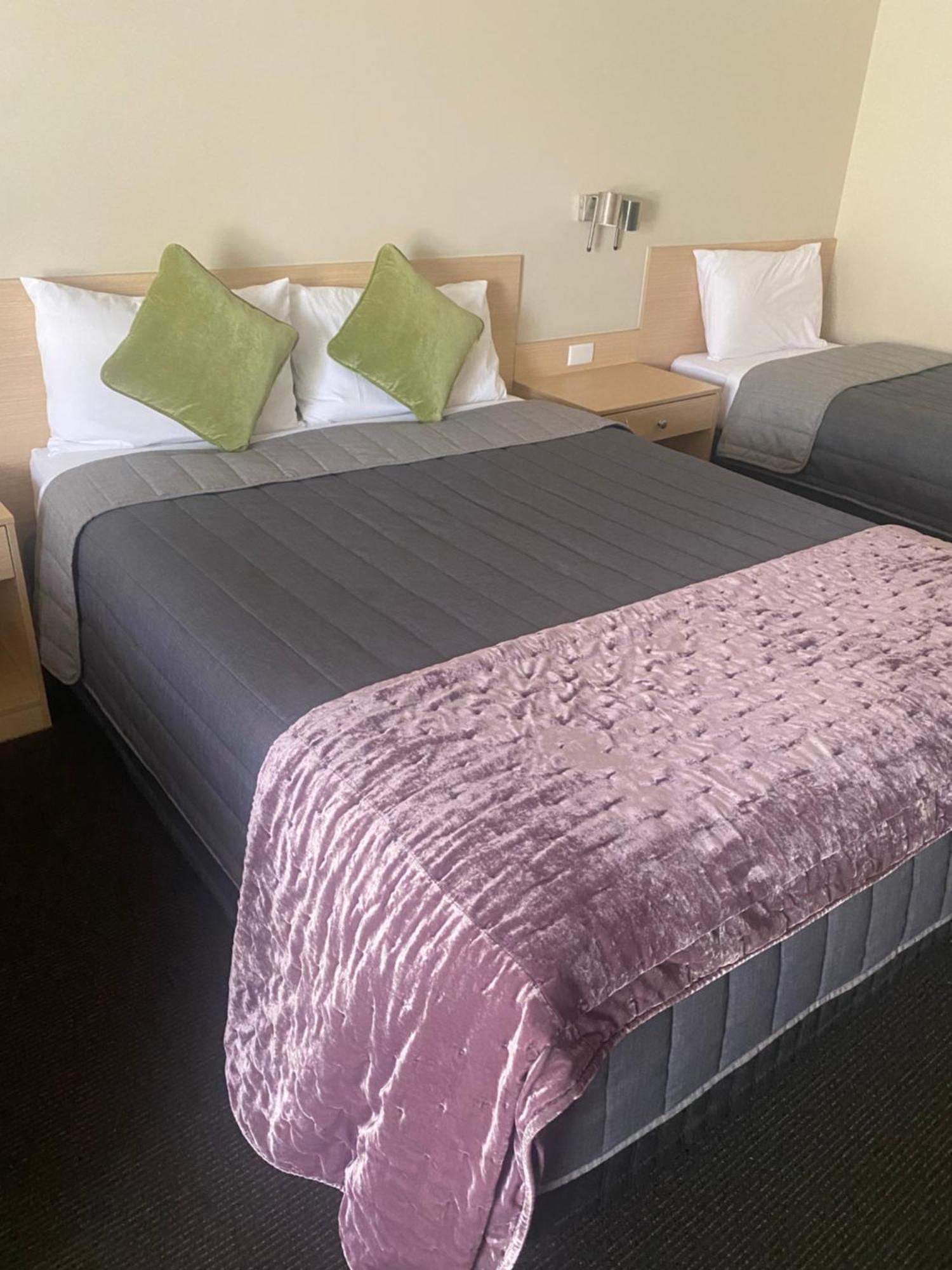 Tumbarumba Motel & Elms Restaurant Екстер'єр фото