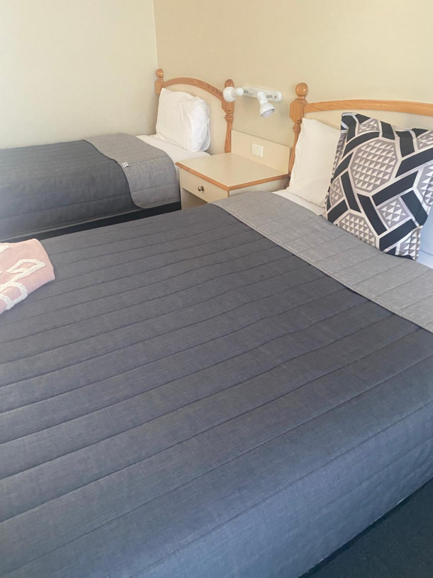 Tumbarumba Motel & Elms Restaurant Екстер'єр фото