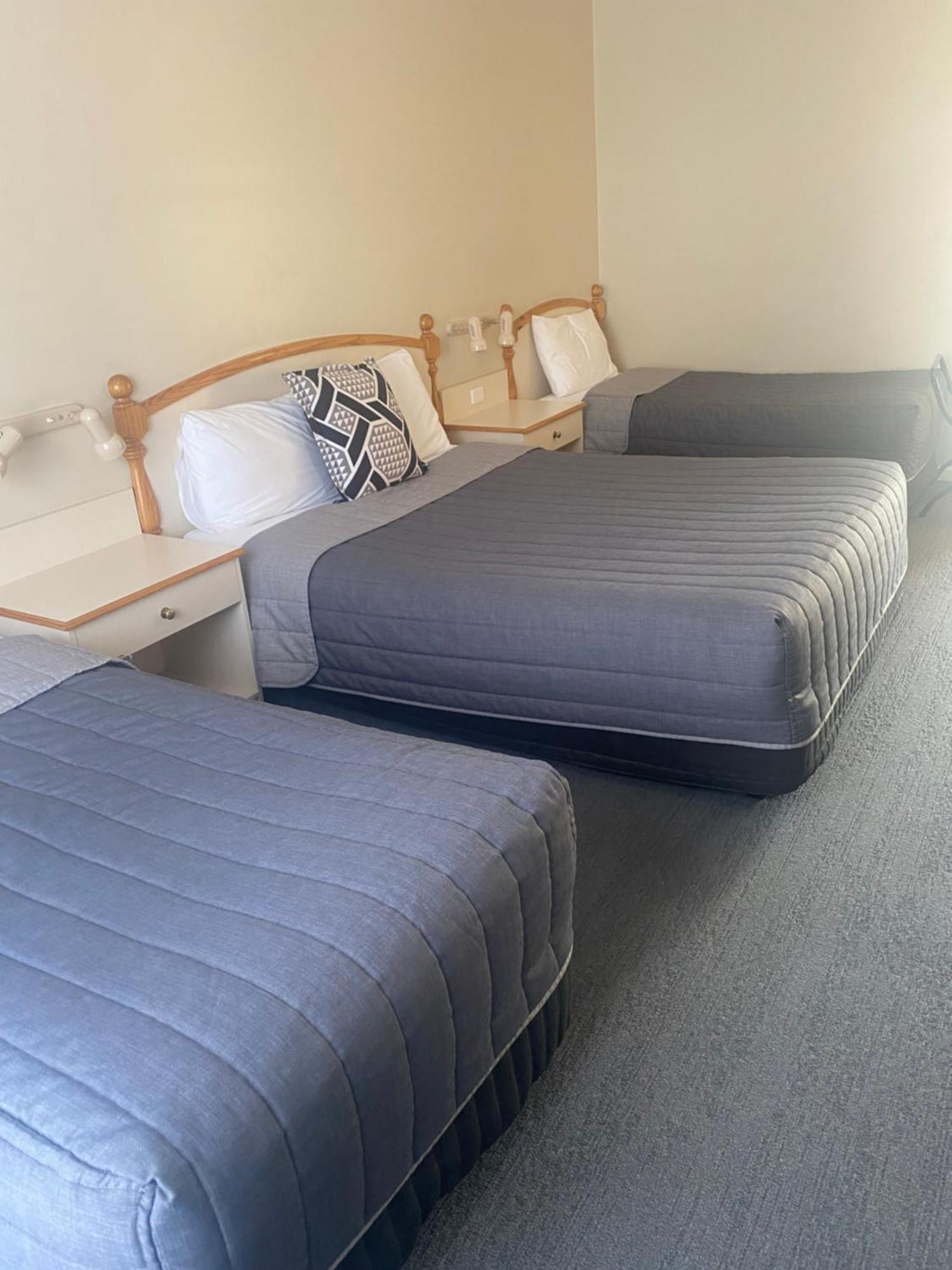 Tumbarumba Motel & Elms Restaurant Екстер'єр фото