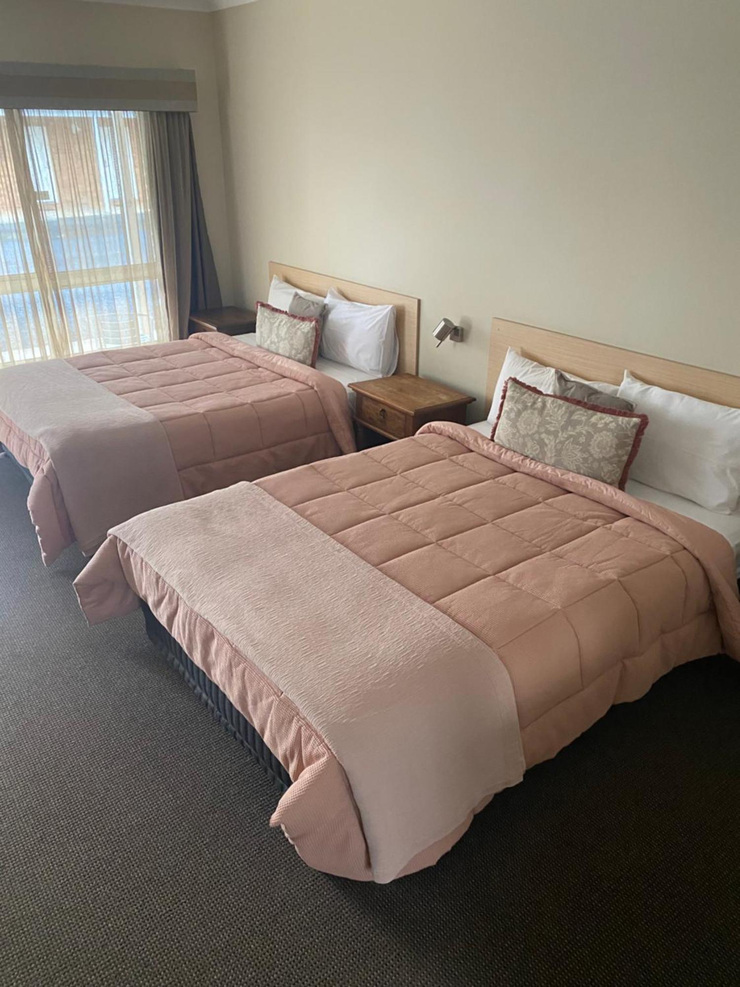 Tumbarumba Motel & Elms Restaurant Екстер'єр фото