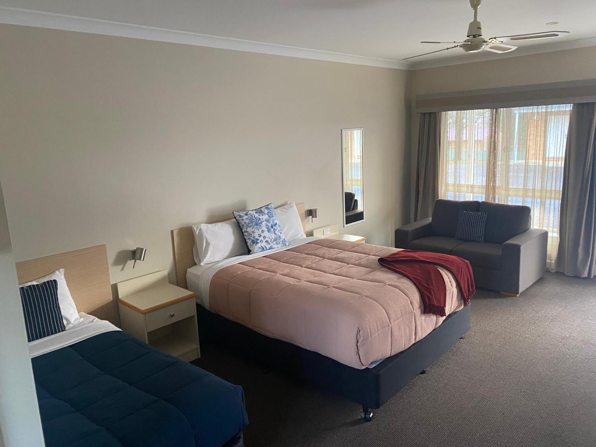 Tumbarumba Motel & Elms Restaurant Екстер'єр фото